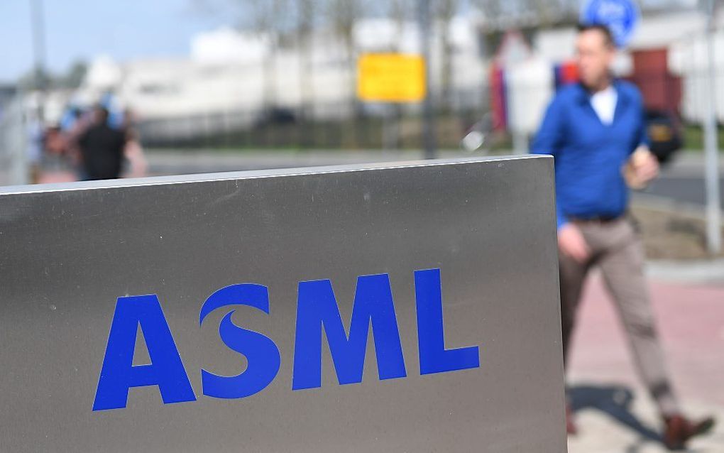 Bij ASML, het paradepaardje van de Nederlandse kenniseconomie, zijn door oud-werknemers van Chinese afkomst bedrijfsgeheimen gestolen. beeld AFP, Emmanuel Dunand