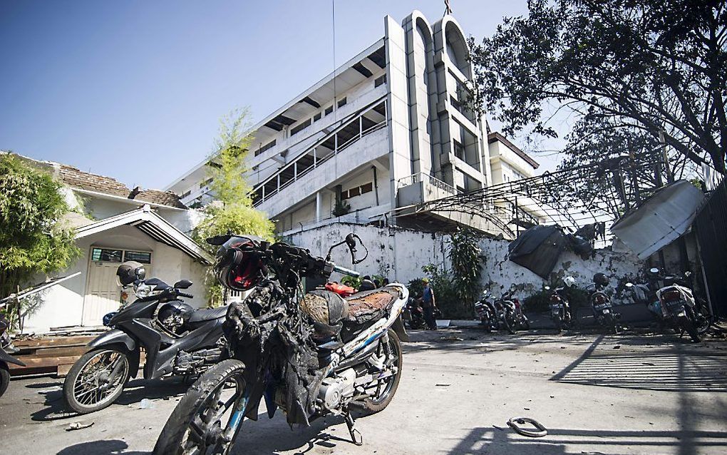 De Gereja Pantekosta Pusat Surabaya, een pinksterkerk in Soerabaja, een dag na de aanslag. beeld AFP