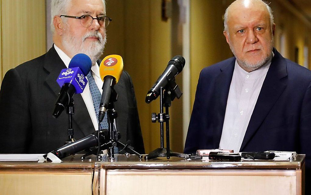 Zanganeh (R). beeld AFP