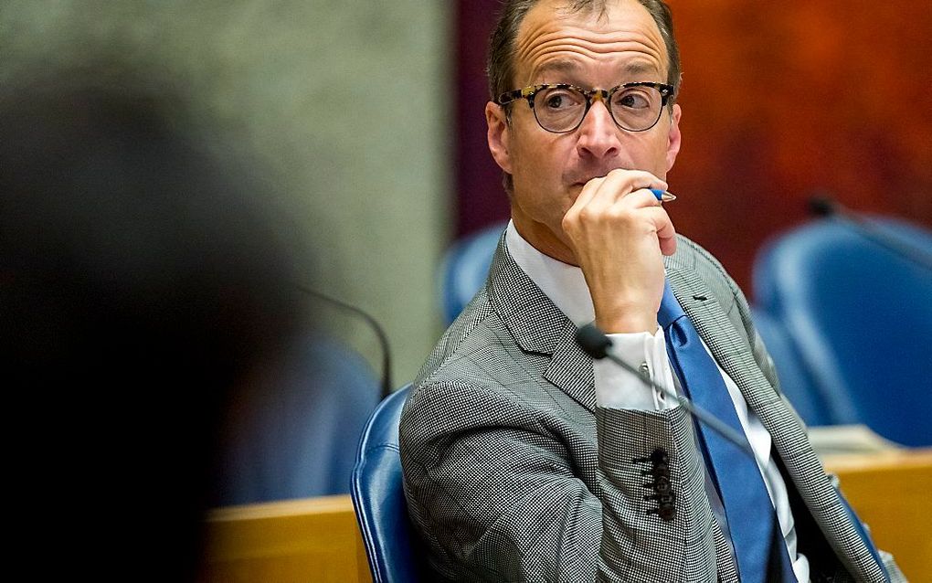 Minister Wiebes van Economische Zaken en Klimaat (VVD) tijdens het debat in de Tweede Kamer over de gaswinning in Groningen. beeld ANP