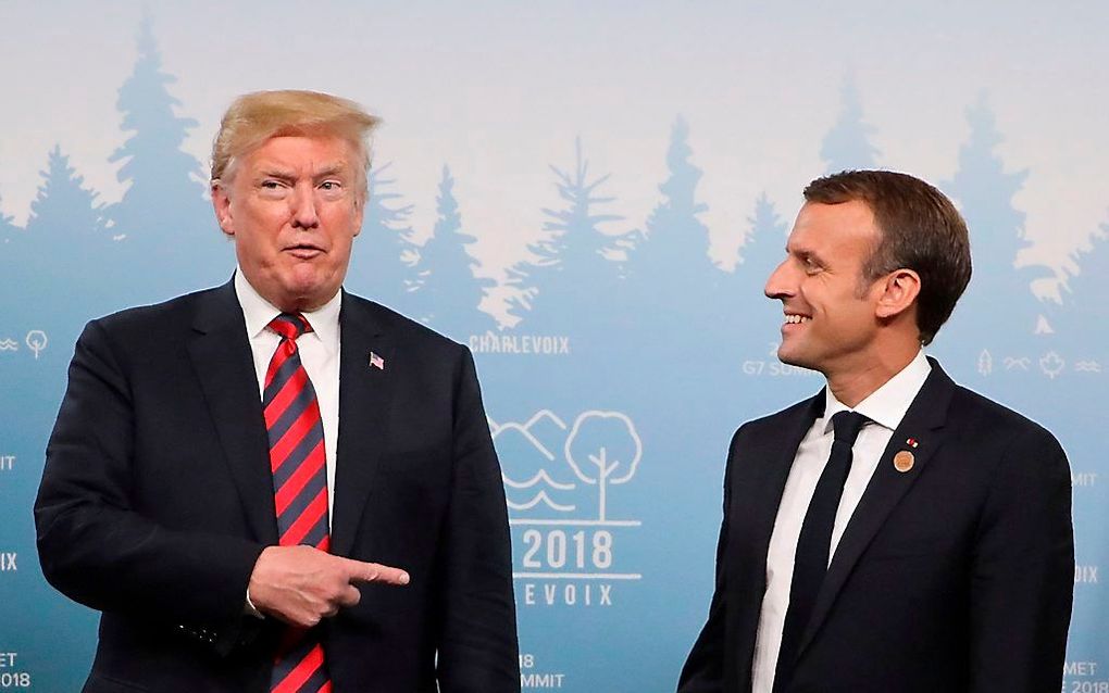 De Amerikaanse president Trump en zijn de Franse president Macron leken het gezellig te hebben met elkaar. beeld AFP