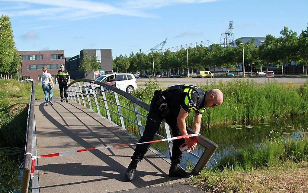 De omgeving van het Abe Lenstra Stadion in Heerenveen werd woensdag afgezet na een bommelding. beeld ANP