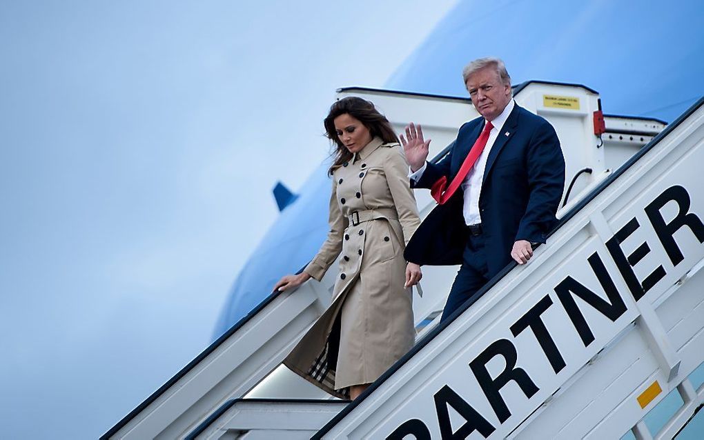 Donald Trump en zijn vrouw Melania komen aan in Brussel. beeld AFP