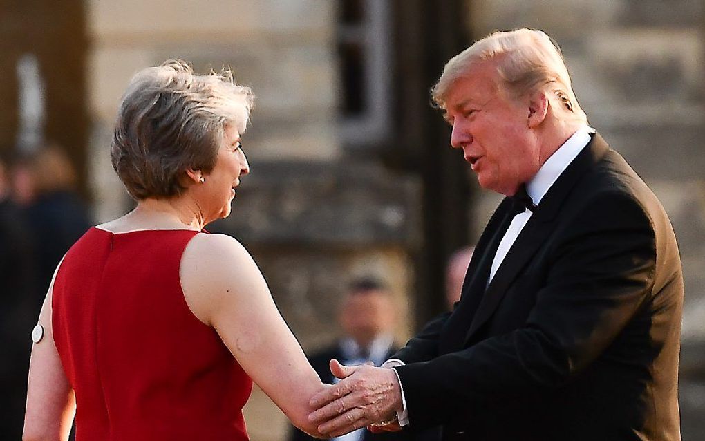 Als de Britse regering haar plannen voor de brexit doorvoert, hoeft ze niet te rekenen op een handelsverdrag met de Verenigde Staten. Deze waarschuwing doet de Amerikaanse president Donald Trump in een interview met de Britse krant The Sun. Trump kwam don