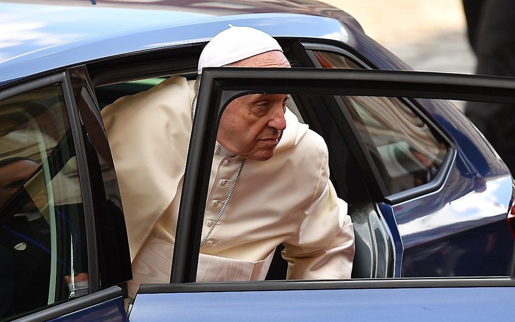 Paus Franciscus arriveert in Dublin. beeld AFP