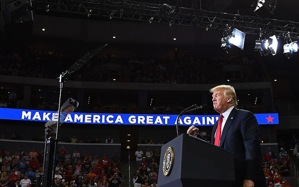 De Amerikaanse president Trump tijdens een bijeenkomst in Evansville (Indiana). beeld AFP