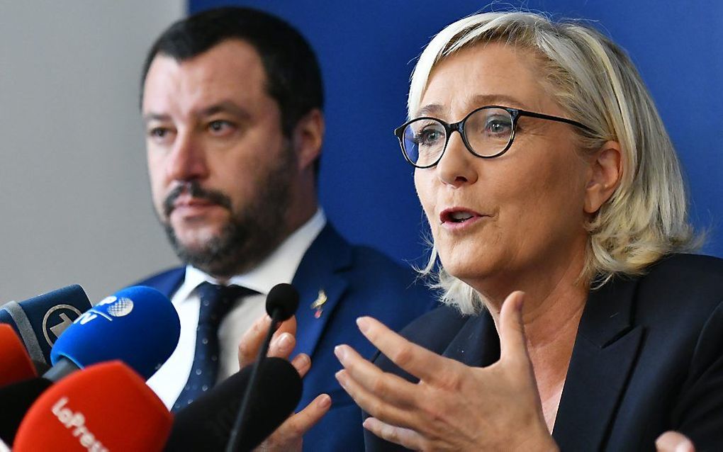 Salvini (l.) en Le Pen. beeld AFP