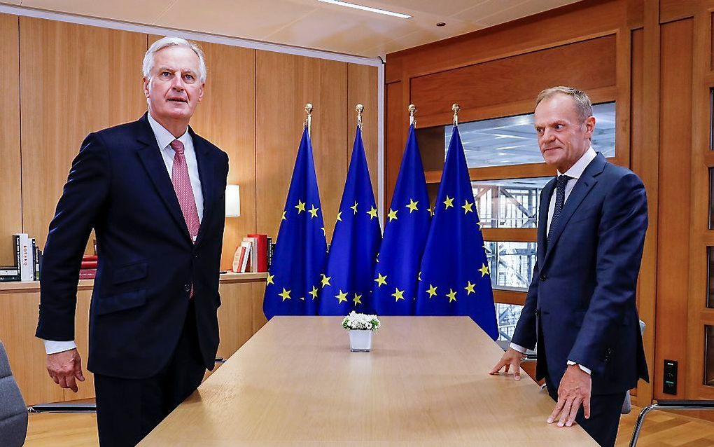 Barnier (L) en Tusk. beeld EPA