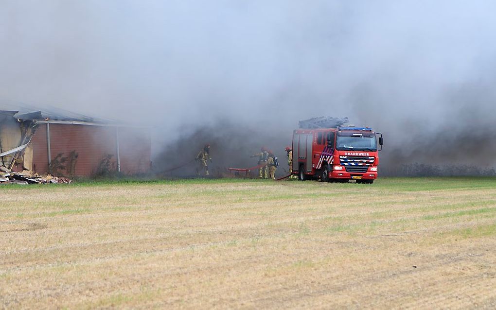 Bij de brand komt veel rook vrij. beeld ANP