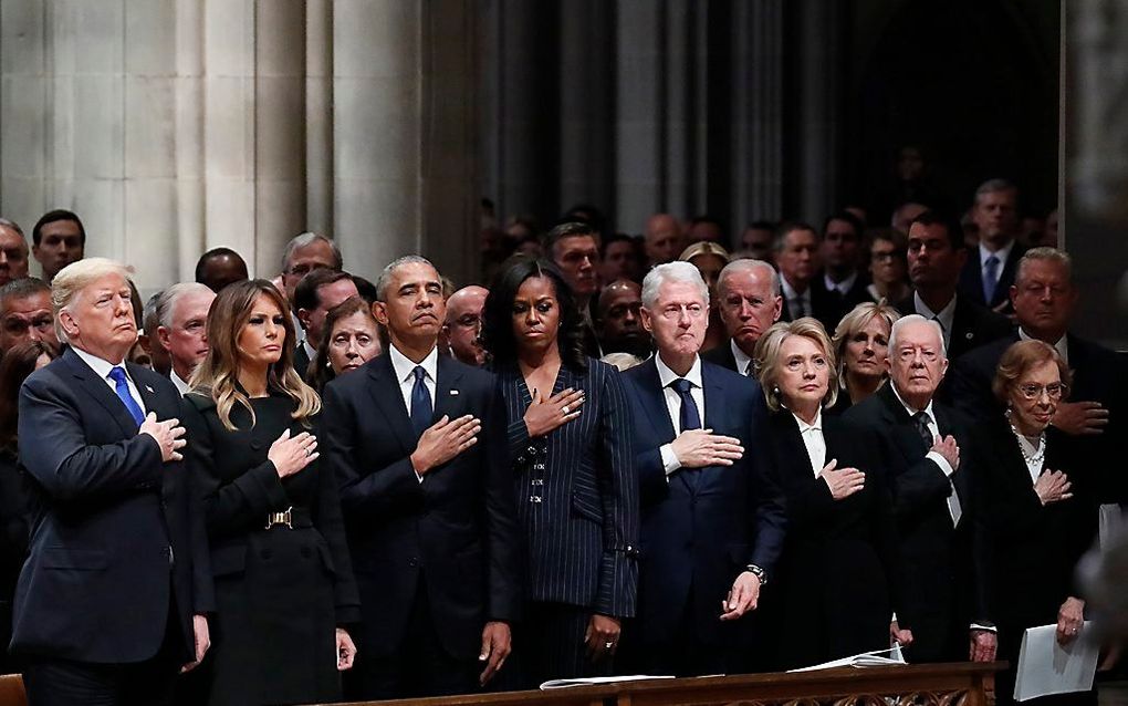 Donald en Melania Trump, Barack en Michelle Obama, Bill en Hillary Clinton en Jimmy en Rosalynn Carter. beeld AFP