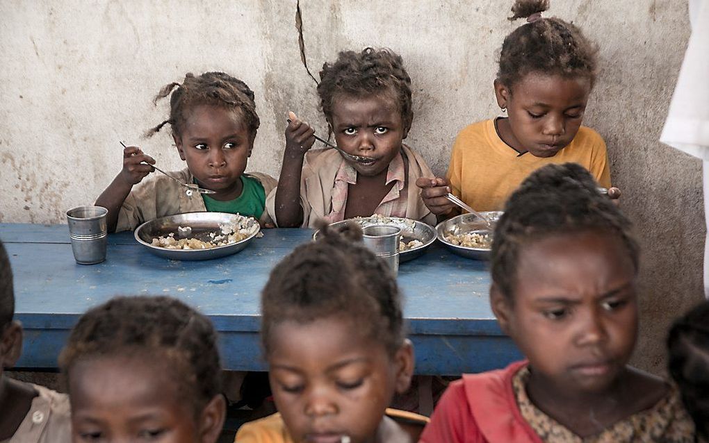 De bevolking van Afrika werd ten gevolge van de westerse hulp nog meer in een positie van afhankelijkheid gemanoeuvreerd. beeld AFP, Rijasolo