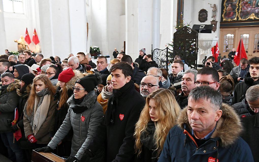 In de St. Maria Basiliek in Gdansk, waar de uitvaart plaatsvond, waren 3500 mensen aanwezig. beeld EPA