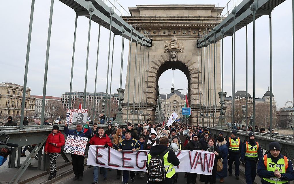 Demonstranten in Boedapest. beeld AFP