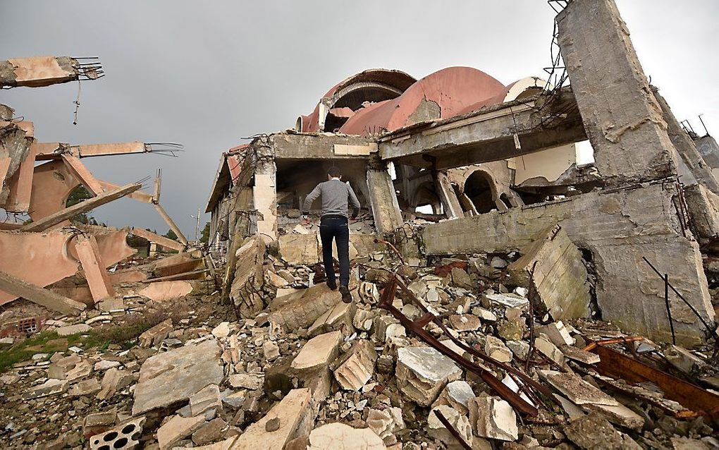 Ook in Syrië vielen talloze christelijke slachtoffers en werden eeuwenoude christelijke steden verwoest. Foto: verwoest kerkgebouw in het Syrische Khabur. beeld EPA, Murtaja Lateef