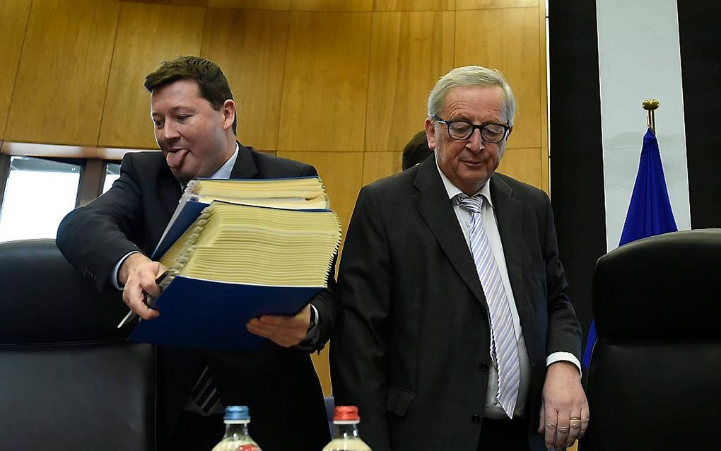 Martin Selmayr (l.) en Jean-Claude Juncker. beeld AFP