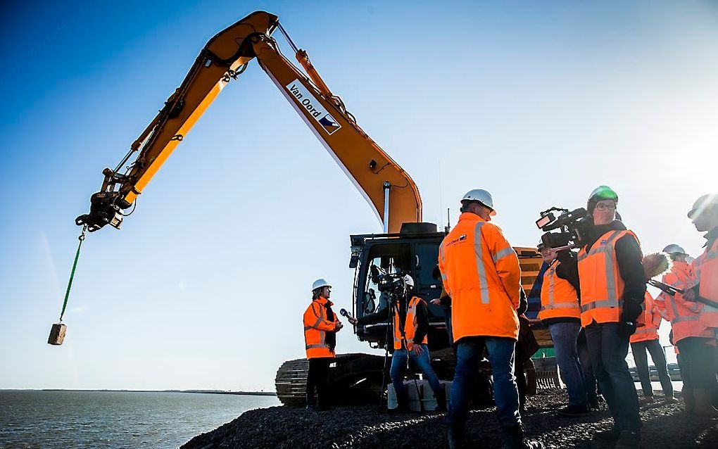 De officiële start voor de versterking van de Afsluitdijk. beeld ANP