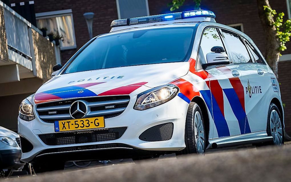 De vierhonderd Mercedessen die zijn geleverd aan de politie worden komende zomer steeds met tien tegelijk aangepast. beeld ANP