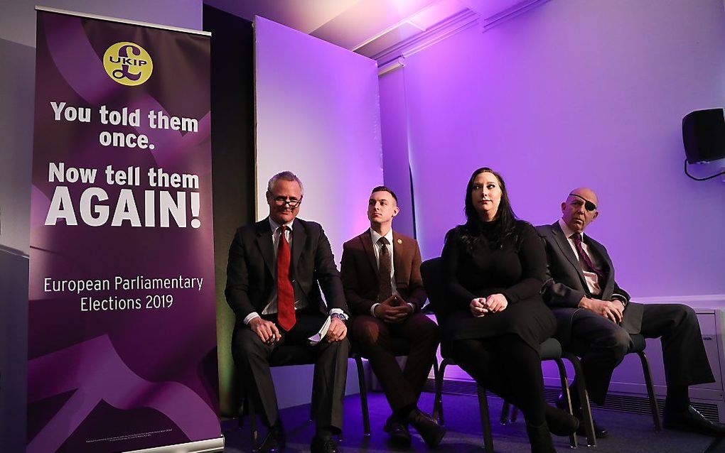 Braine (l.) tijdens een persconferentie in Londen, vorig jaar april. beeld AFP