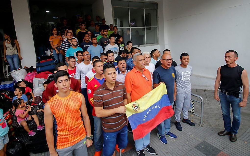 Venezolaanse militairen en politieagenten die deserteerden en naar Colombia zijn gevlucht. beeld AFP