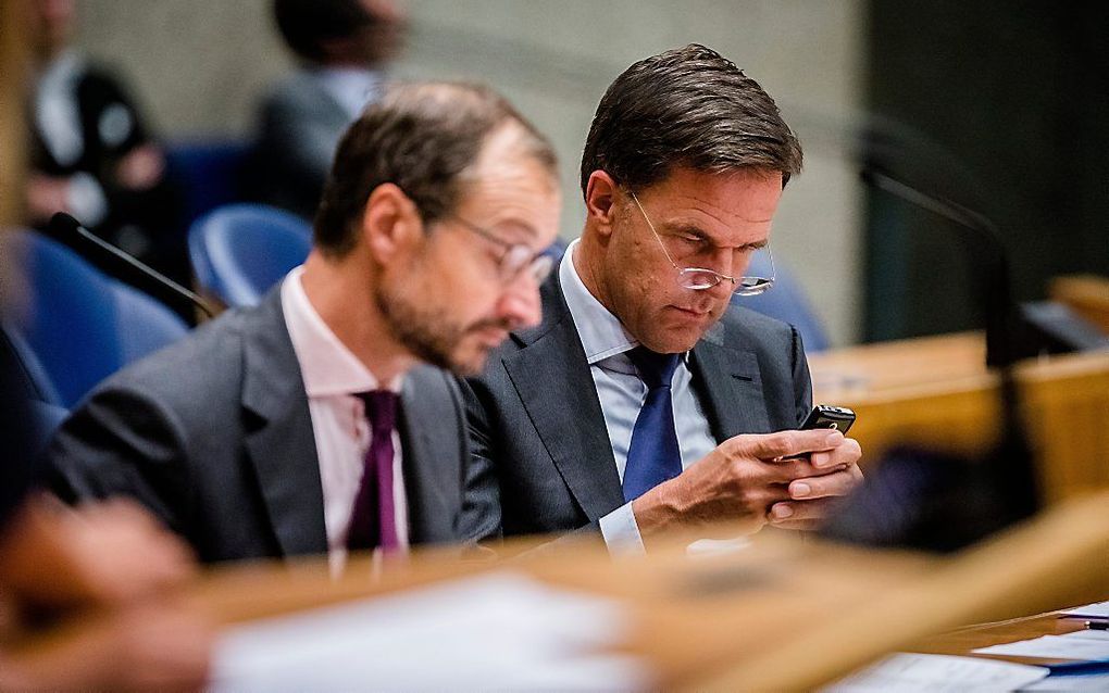 Minister Eric Wiebes (l.). beeld ANP, Bart Maat