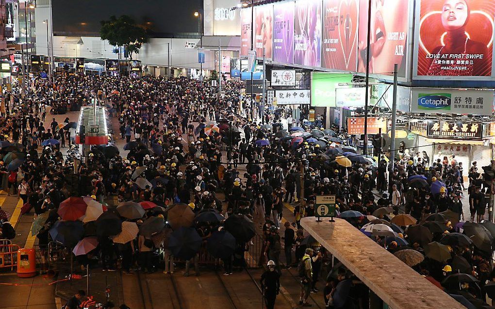 In de voormalige Britse kroonkolonie Hongkong is het al drie maanden onrustig. Voor maandag is een grote staking aangekondigd. beeld EPA