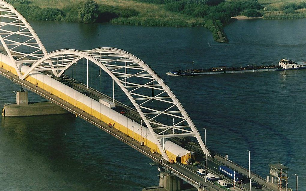 Luchtopname van de Merwedebrug. beeld ANP, Ed Oudenaarden