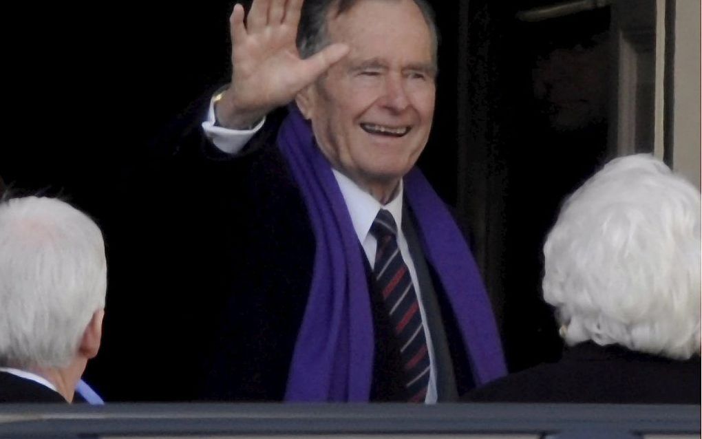 De Amerikaanse oud-president George H. W. Bush is overleden. Foto: Bush senior bij de inauguratie van Barack Obama in 2009. beeld EPA