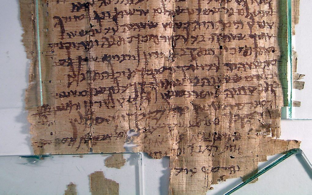 Hebreeuwse tekst op papyrus, uit ca. 74 n.Chr.   beeld EPA/ISRAEL ANTIQUITIES AUTHORITY