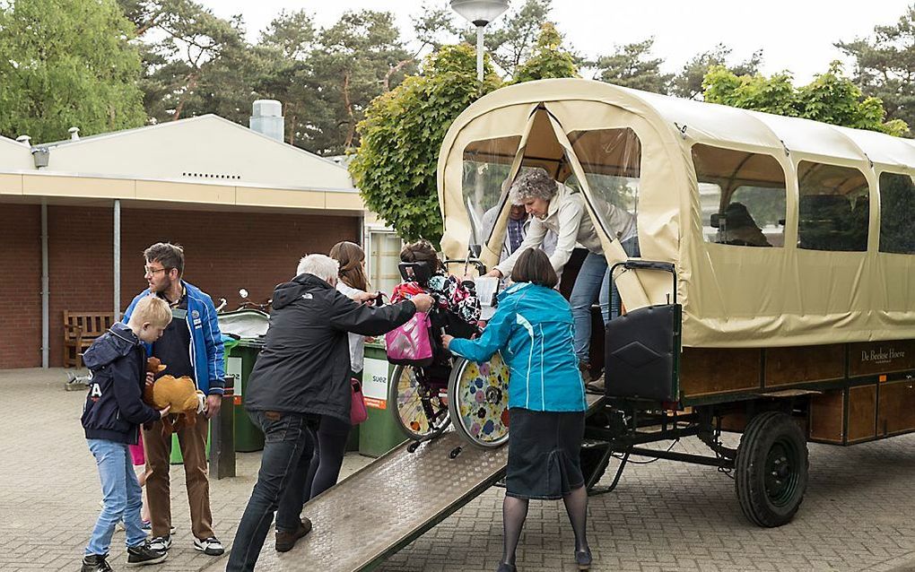 Op De Hartenberg in Wekerom vond zaterdag de jaarlijkse familie-ontmoetingsdag plaats van de vereniging Op weg met de ander. beeld André Dorst.