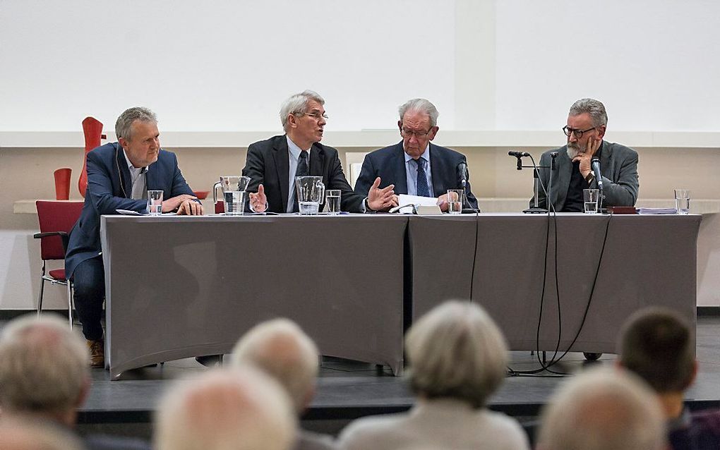 „Tijdens de debatavond in Nijkerk op 10 januari kregen de Dordtse Leerregels de handen niet op elkaar.” beeld André Dorst