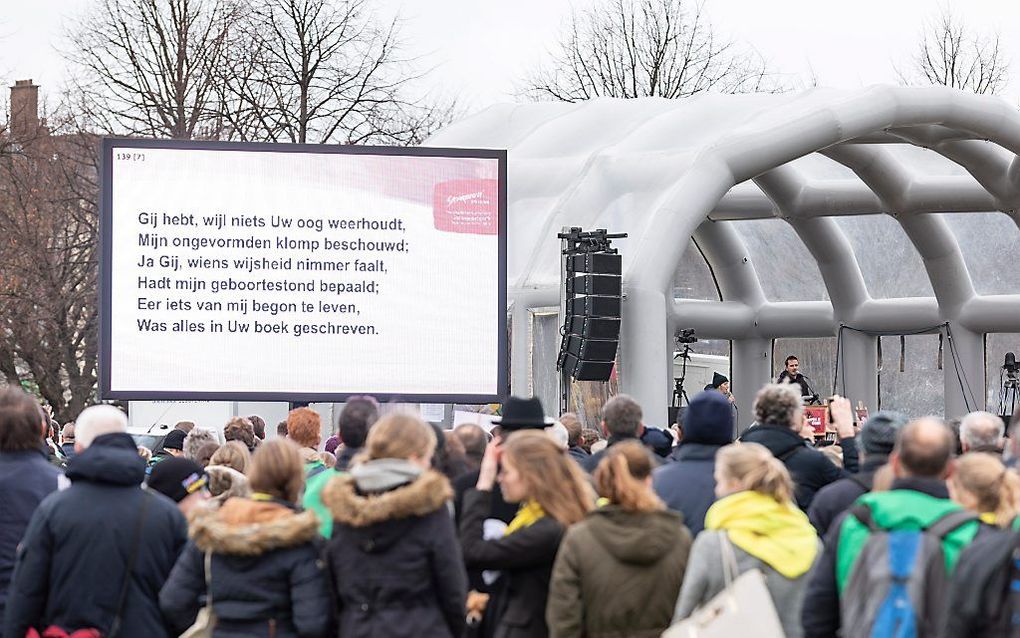 „In december was er in Den Haag een anti-abortusdemonstratie. Duizenden liepen mee. De media gaven geen aandacht aan dit achterhoedegevecht, enkele uitzonderingen daar gelaten.” beeld André Dorst