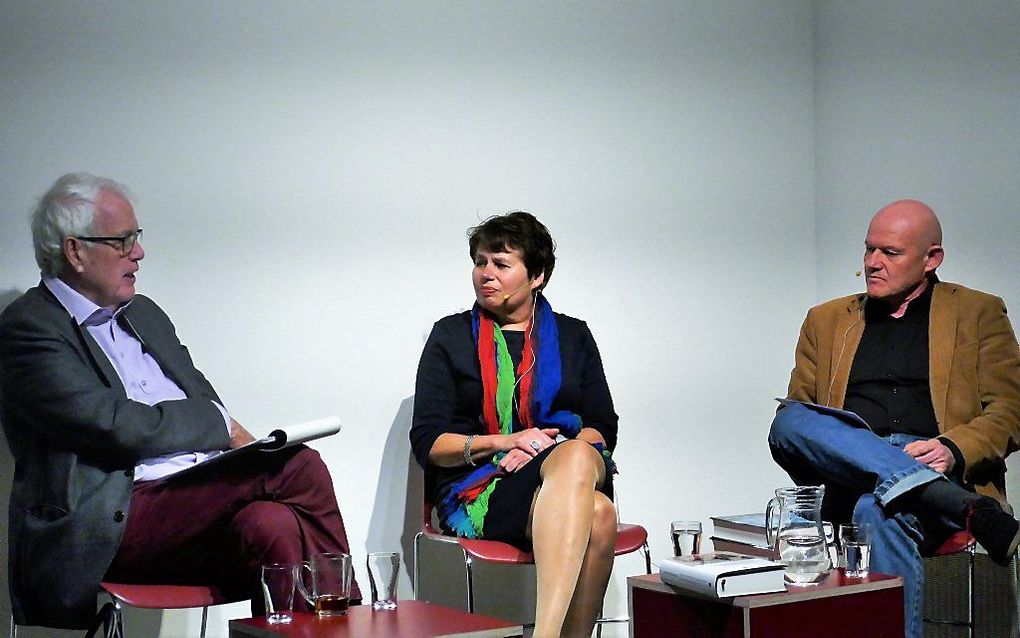 Bijeenkomst “God en het verzet”, over de rol van kerken in de Tweede Wereldoorlog, in het Verzetsmuseum in Amsterdam. V.l.n.r.: prof. dr. Jan Bank, dr. Bettine Siertsema en drs. Wim Berkelaar. beeld RD