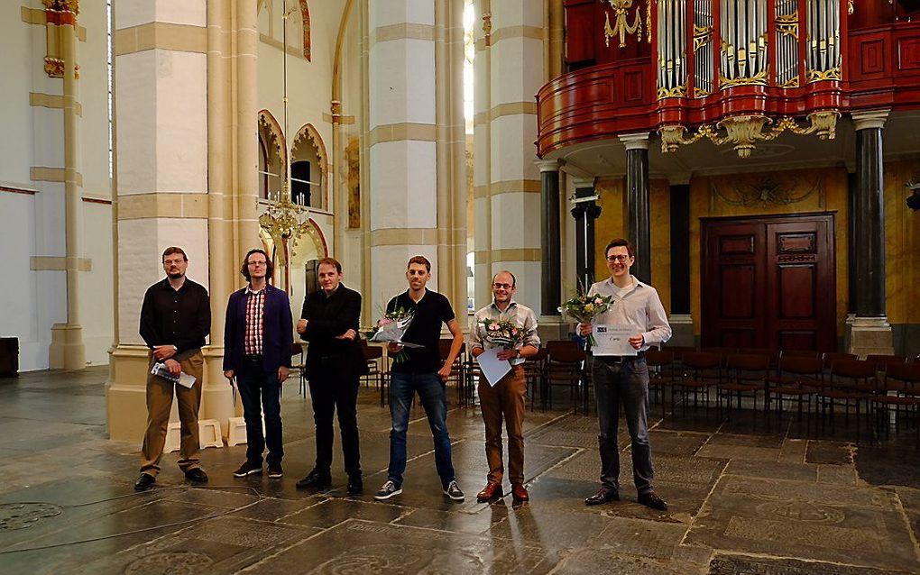 Jury en prijswinnaars (v.l.n.r.): Sietze de Vries, Gerben Budding, Rien Donkersloot, Matthijs Visscher, Adrie van Manen en Ard Jan Koster. beeld Pieter Dijksman