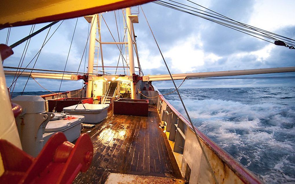 „Als je predikant wordt op Urk, moet je leren wat het betekent om zo nauw verbonden te zijn met de zee”, vindt ds. Van Zanden. beeld Cees van der Wal