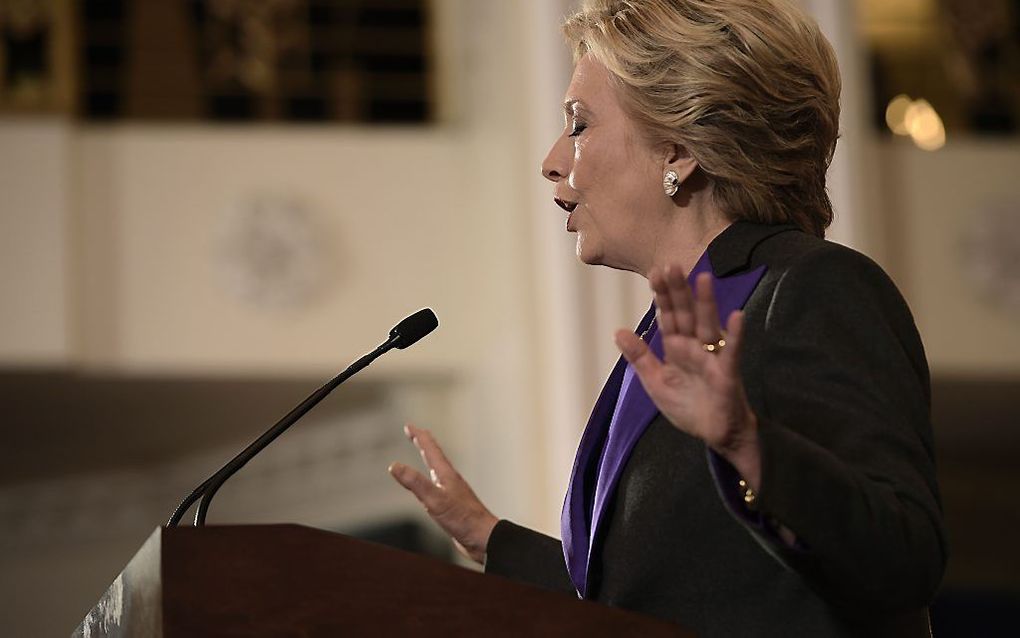 Een ander nepnieuwtje was dat Clinton als minister van Buitenlandse Zaken wapens had verkocht aan IS.  beeld, AFP, Brendan Smialowski