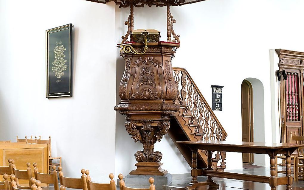 Preekstoel van de Dorpskerk in Maarssen, een van de kerkgebouwen waar de protestantse wijgemeente Ichthus in Maarssen samenkomt.  beeld Floor Fotografie