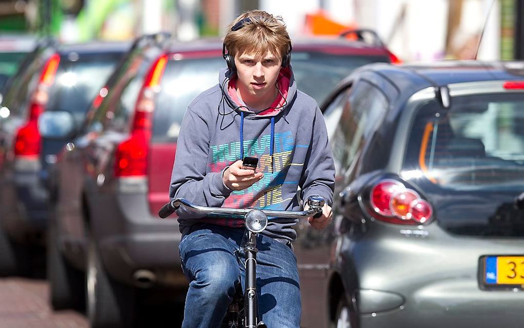 „Als je op de fiets zit, met oordopjes in, is er toch een andere situatie dan wanneer je naar de kerk gaat, of uit de Bijbel leest?” beeld ANP, Koen Suyk