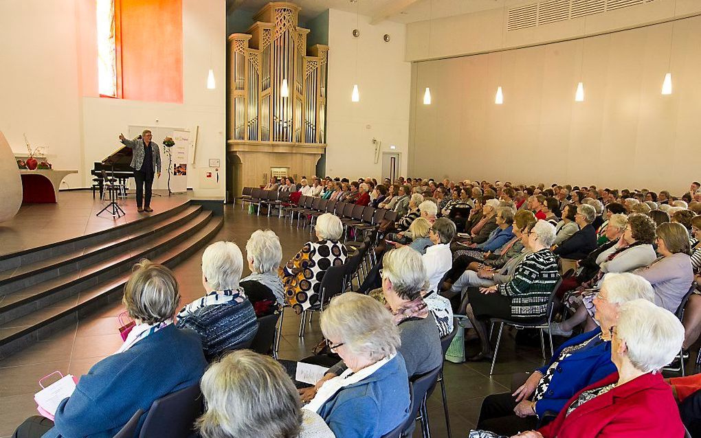 ”Openhartig" was het thema van de CGK-Vrouwendag 2017, in Nijkerk. Spreekster was Els van Dijk (op het podium). beeld RD, Anton Dommerholt