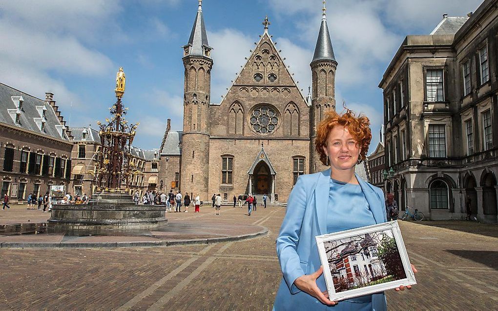 GL-Kamerlid Kathalijne Buitenweg toont het huis, een woongroep, waarin zij opgroeide. beeld RD, Henk Visscher