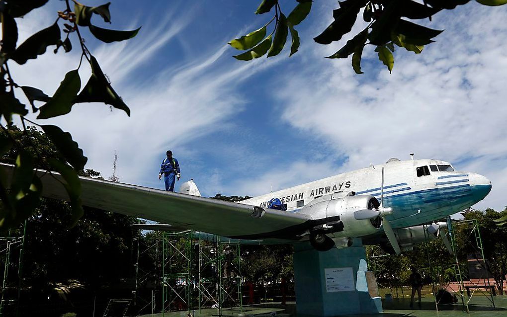 Een DC-3 in Indonesië. beeld EPA, Hotli Simanjuntak