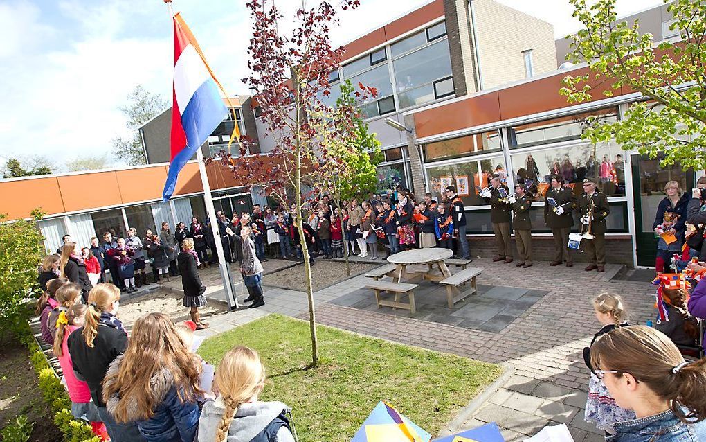 Zingen van het Wilhelmus tijdens koningsdag op de Rehobothschool in Ede. beeld RD, Anton Dommerholt