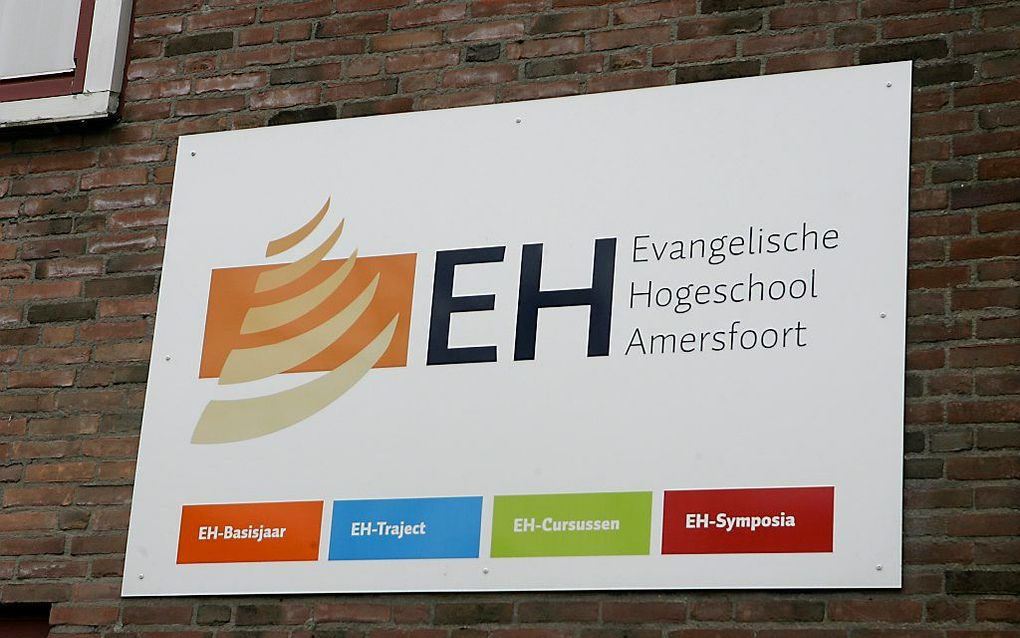 Arjan Dekker maakte na een coachingstraject een carrièreswitch en werkt nu als hoofd bedrijfsvoering en tutor op de Evangelische Hogeschool. beeld RD, Anton Dommerholt