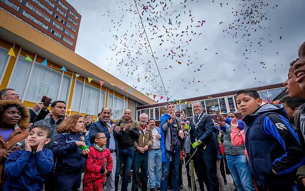 De opening van de Rotterdamse pioniersblek Seinpost Slinge, in april, werd bijgewoond door burgemeester Aboutaleb. beeld Roel Dijkstra