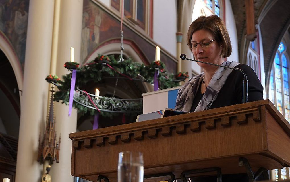 Ds. K. van den Broeke op de Bijbelestafette​ in de Mariakerk in Apeldoorn. beeld RD