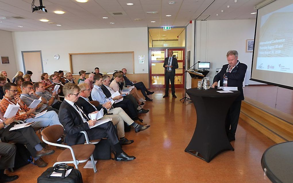 Prof. Ferdi Kruger en conferentievoorzitter prof. Bram de Muynck. beeld Gerrit van Dijk