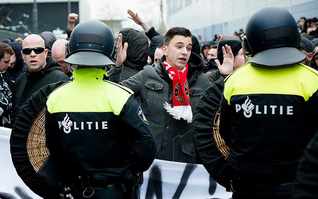 Feyenoord-fans werden massaal gearresteerd tijdens de protestmars in februari. beeld ANP, Bart Maat