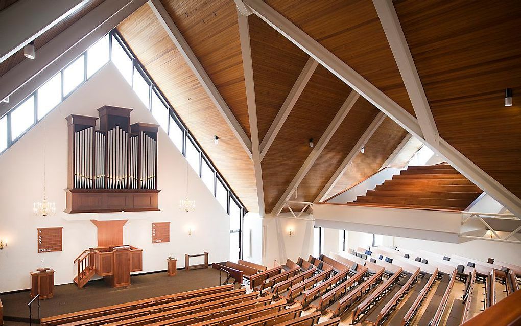 Interieur van de kerk van de gereformeerde gemeente te Kruiningen, met zo'n 1200 zitplaatsen. beeld RD, Henk Visscher