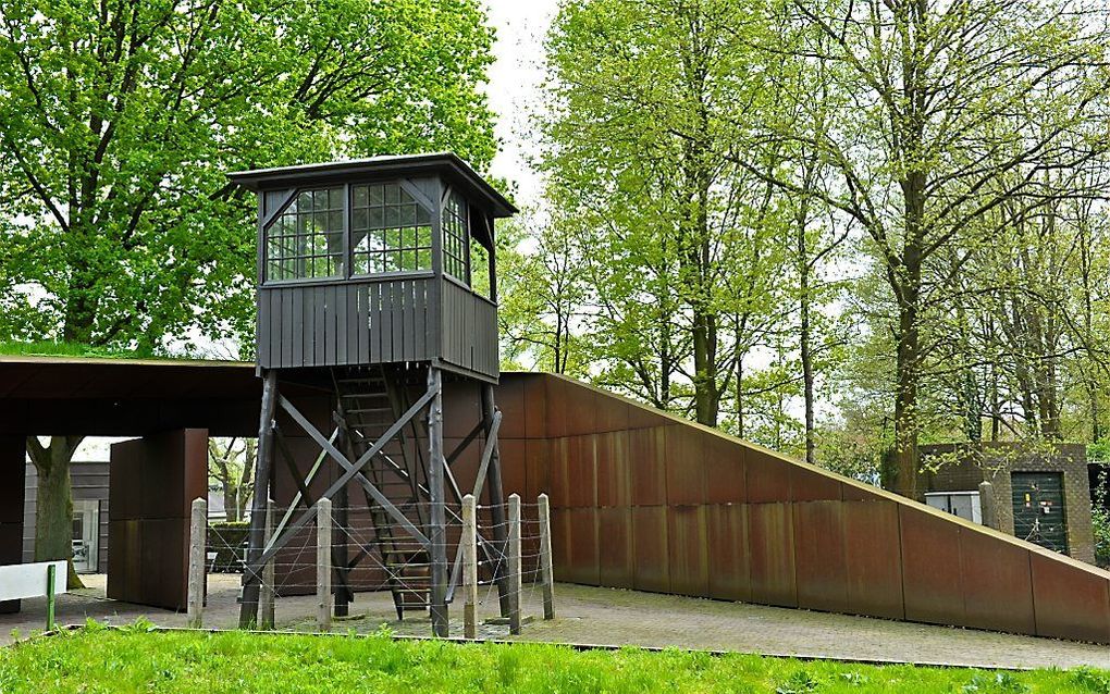 Gebouw en wachttoren Kamp Amersfoort. beeld Kamp Amersfoort