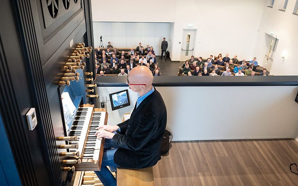 Arjan Versluis tijdens de organistendag van de HHK. beeld Niek Stam