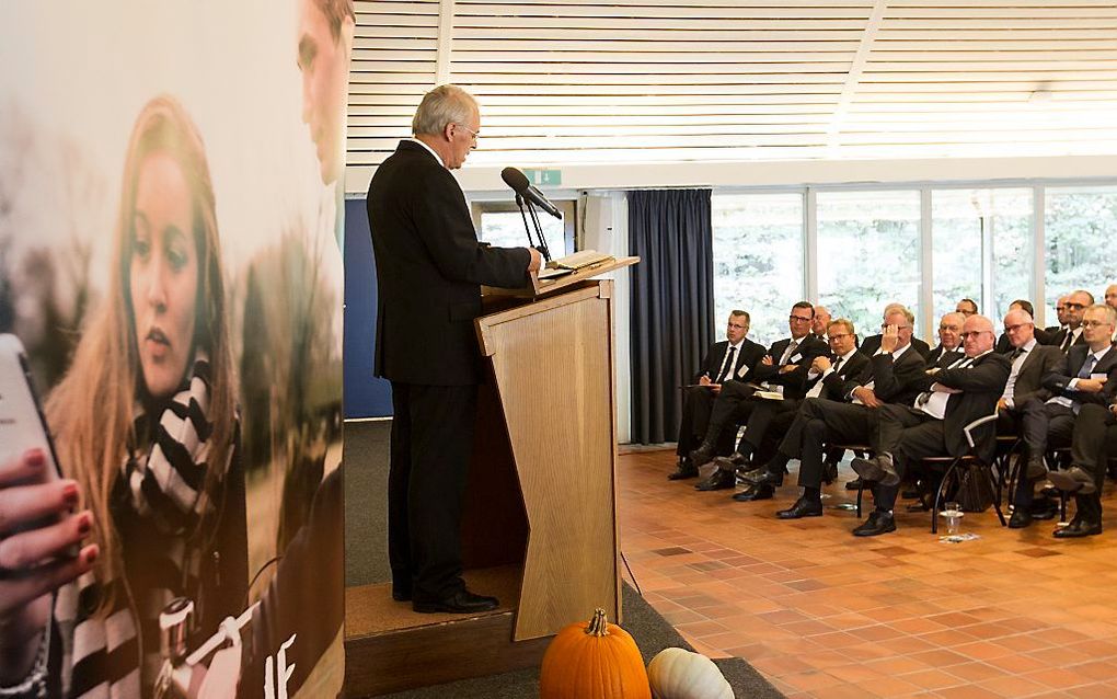 De hervormde emeritus predikant ds. M. Goudriaan uit Ede spreekt tijdens de 34e Haamstedeconferentie in Elspeet. beeld RD, Anton Dommerholt